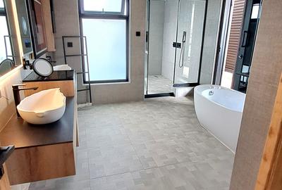 4 Bed Villa with En Suite at Lavington