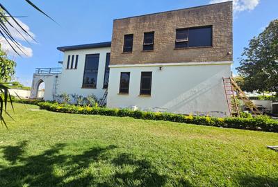 5 Bed House with En Suite in Runda