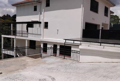 2 Bed Apartment with En Suite at New Kitisuru