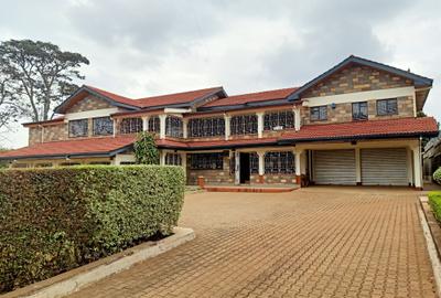 5 Bed House with En Suite at Nyari - 2