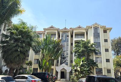 3 Bed Apartment with En Suite at Lavington - 4