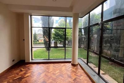 5 Bed Townhouse with En Suite in Lavington - 3