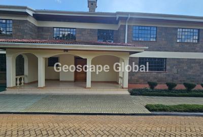 5 Bed House with En Suite in Runda - 2