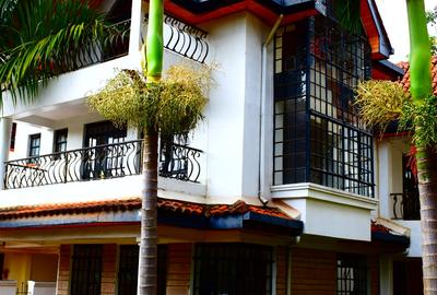 5 Bed Townhouse with En Suite in Lavington - 4
