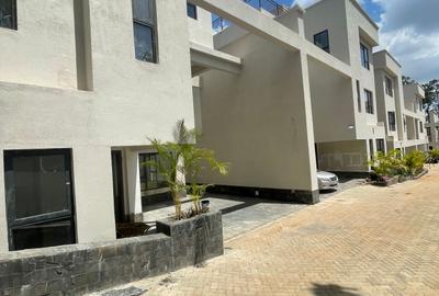 5 Bed Villa with En Suite in Lavington - 2
