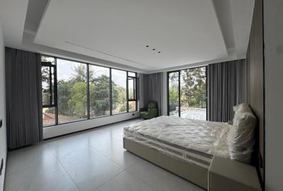 5 Bed Villa with En Suite in Lavington - 3