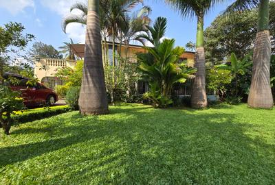 5,000 ft² Commercial Property with Service Charge Included in Ridgeways