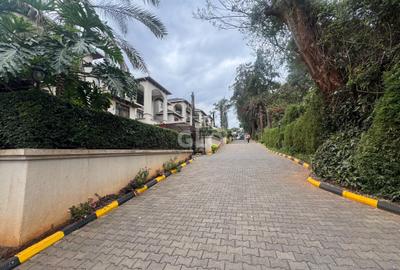 6 Bed Villa with En Suite in Lavington