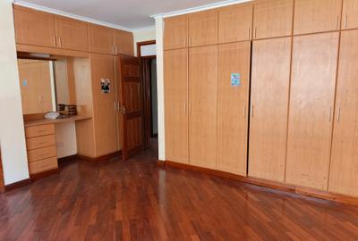 4 Bed Townhouse with En Suite at Lavington - 4