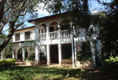 5 Bed House with Swimming Pool at Ridgeways