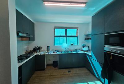 4 Bed Apartment with En Suite in Rosslyn - 3