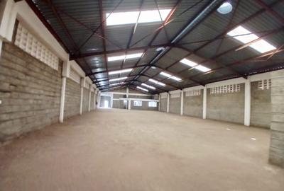 7,000 ft² Warehouse with Parking in Industrial Area - 2