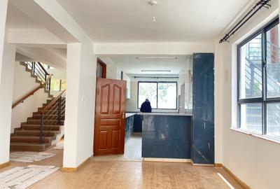 5 Bed Townhouse with En Suite in Lavington