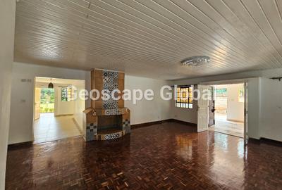 5 Bed House with En Suite in Nyari