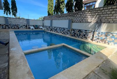 2 Bed Apartment with En Suite at Off Links Road