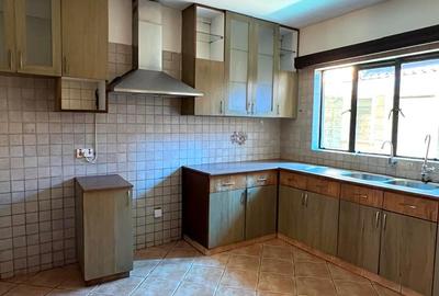 4 Bed Villa with En Suite at Rhapta Road - 4