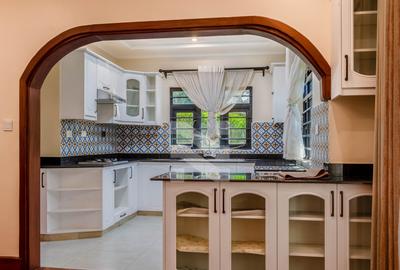 3 Bed House with En Suite in Karen