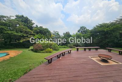 5 Bed House with En Suite in Ridgeways - 3