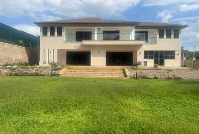 5 Bed House with En Suite in Runda
