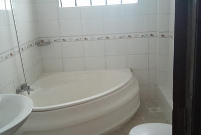 4 Bed Apartment with En Suite in Kileleshwa