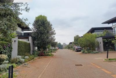 4 Bed House with En Suite in Runda - 3