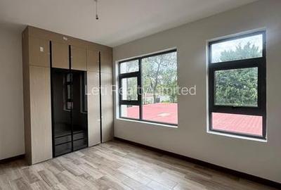 6 Bed Townhouse with En Suite in Lavington - 4