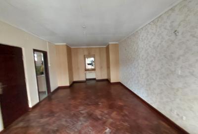 5 Bed Townhouse with En Suite at Gitanga Road