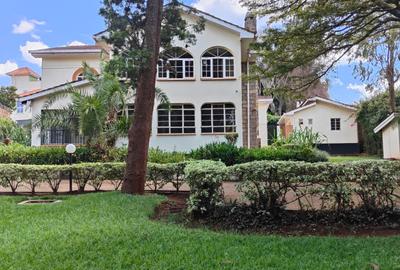 5 Bed House with En Suite at Un Avenue