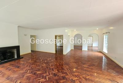 4 Bed House with En Suite in Lavington - 4