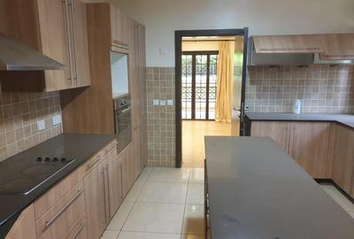 3 Bed Apartment with En Suite in Riverside