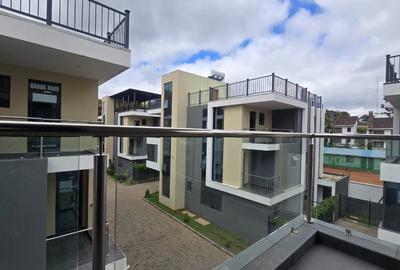 5 Bed Townhouse with En Suite at Lavington