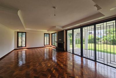 7 Bed Villa with En Suite at Lavington - 2