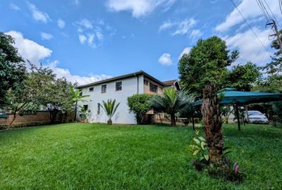 5 Bed House with En Suite in Brookside - 2