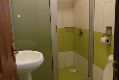 Serviced 1 Bed Apartment with En Suite in Rosslyn