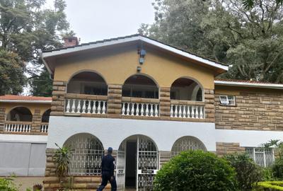4 Bed House with En Suite in Rosslyn