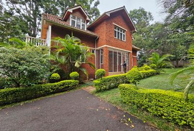 4 Bed House with En Suite in Rosslyn