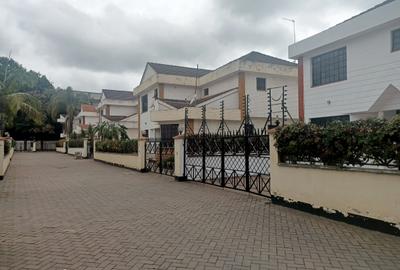 5 Bed Townhouse with En Suite in Kilimani - 3