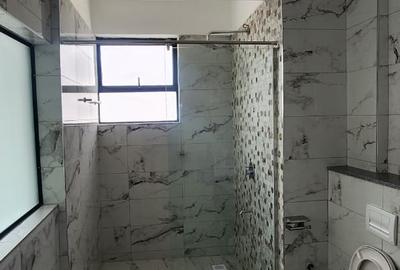 3 Bed Apartment with En Suite in Kilimani - 4