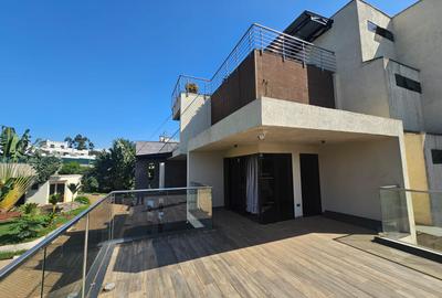 5 Bed House with En Suite in Runda - 2