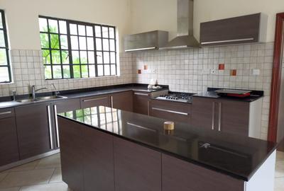 5 Bed Townhouse with En Suite in Lower Kabete