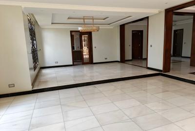 6 Bed Townhouse with En Suite at Lavington - 3