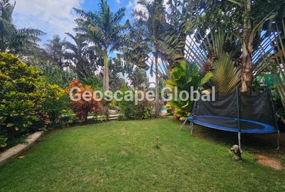 5 Bed House with En Suite in Runda - 2