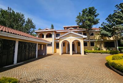 5 Bed House with En Suite in Runda