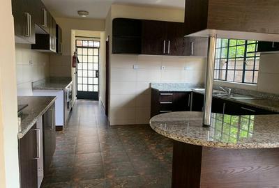 5 Bed House with En Suite in Lavington - 4