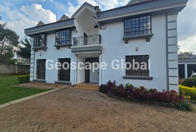 5 Bed House with En Suite in Runda - 2