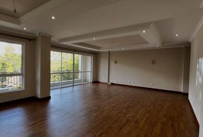 3 Bed Apartment with En Suite in Riverside