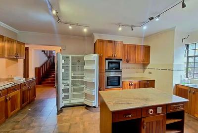 4 Bed Townhouse with En Suite in Spring Valley - 4