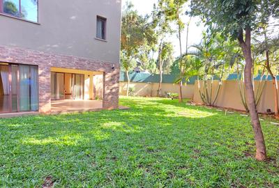 5 Bed Townhouse with En Suite at Lavington Green - 3