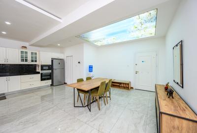 Serviced 2 Bed Apartment with En Suite at 1St Avenue - 4