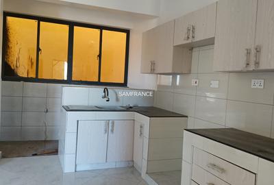 Serviced 2 Bed Apartment with En Suite at Bombolulu